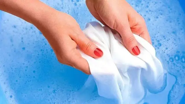 لباس سفید زرد شده را چطور دوباره سفید کنیم؟