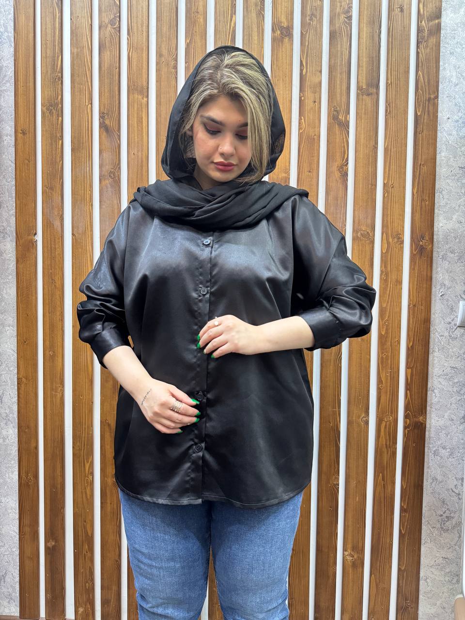 شومیز ساتن مشکی سایزبزرگ 929