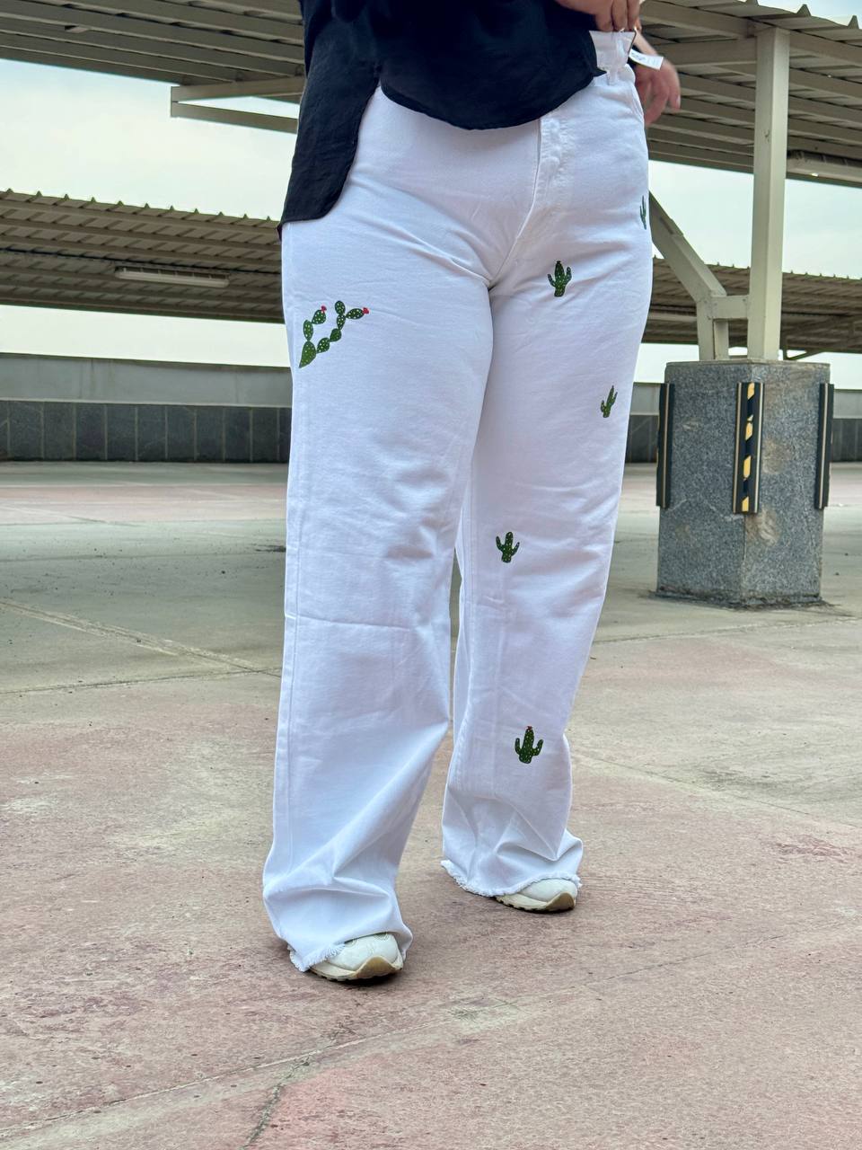 شلوار نقاشی طرح کاکتوس